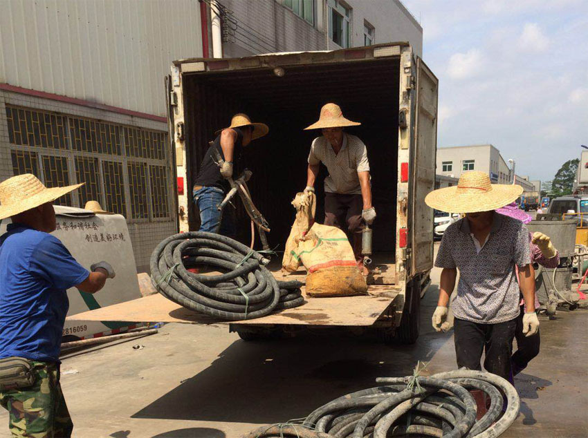 名山一部件厂房地基出现下沉注浆加固